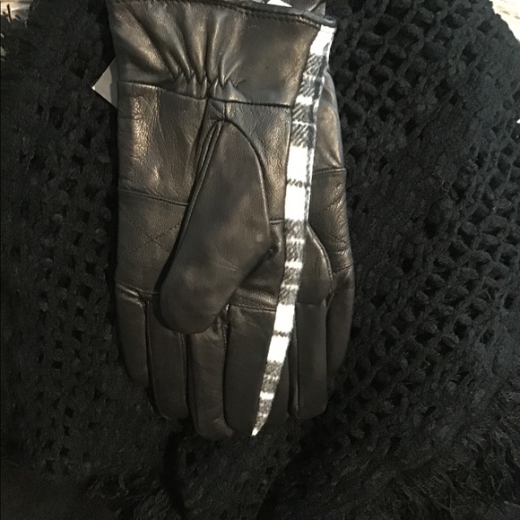 Brand new never worn black and white gloves - Picture 8 of 16